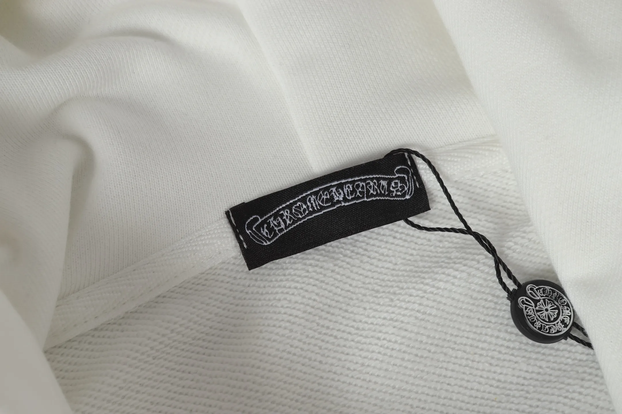P230 #2120 cross-border model, please do not place an order if you are pursuing quality - Chrome Hearts/Chrome Hearts basic horseshoe Sanskrit printed hooded sweatshirt - High weight, high density and high quality, soft, delicate and skin-friendly wool, soft and silky to the touch, excellent warmth and skin-friendly properties - Customized weaving and dyeing, no color difference, no matter the fabric or workmanship details, beat the ordinary version on the market - Hardware zipper accessories are all customized, full of details -Colour: black White -Size: S M L XL